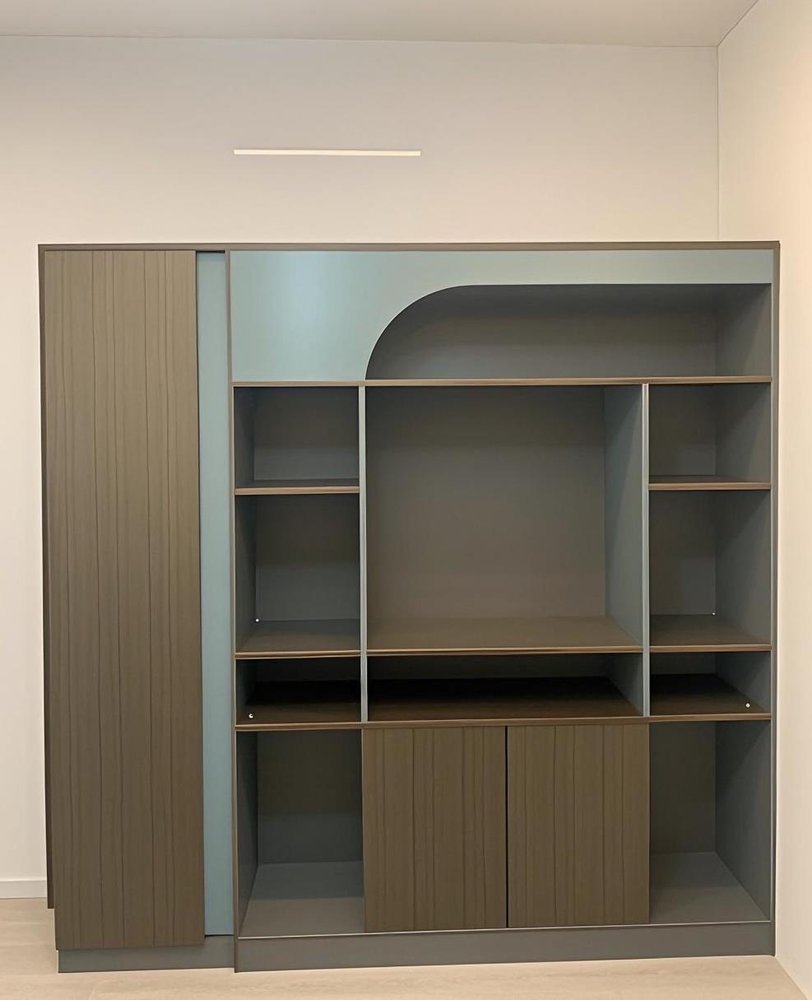 Cabinets & Bookshelves